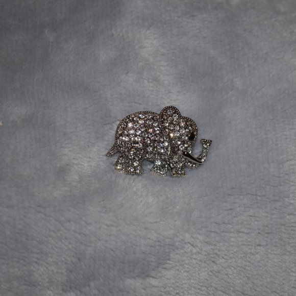 Vintage ~ Little Pave Swarovski Crystal Elephant - Picture 4 of 4